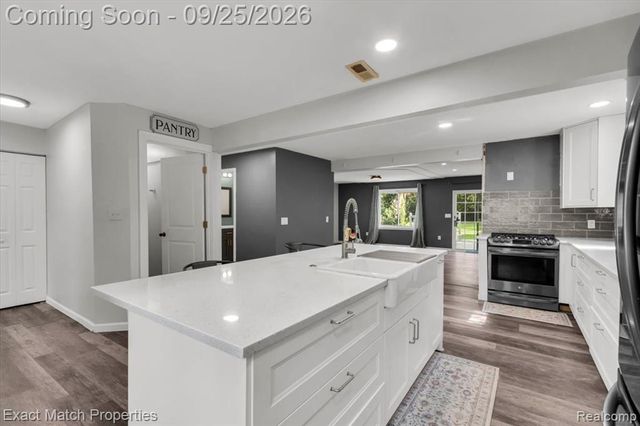 3149 Donley Avenue, Rochester Hills, MI 48309