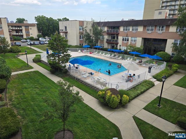 1111 River Road C26, Edgewater, NJ 07020