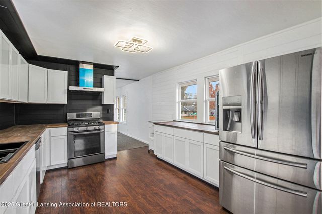 3614 Cooley Drive, Lansing, MI 48911