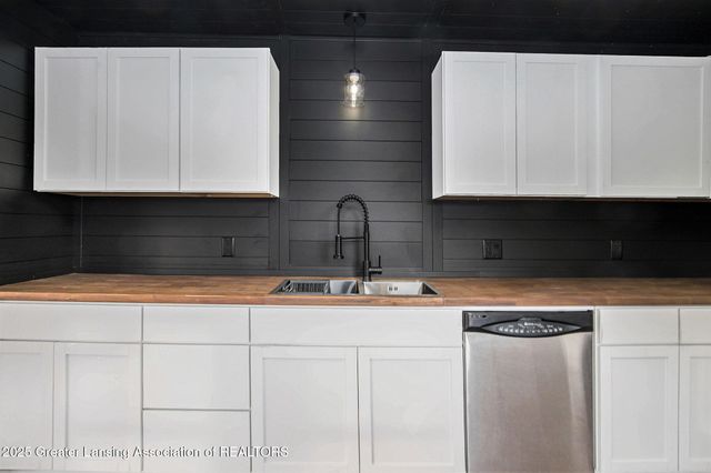 3614 Cooley Drive, Lansing, MI 48911