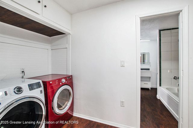 3614 Cooley Drive, Lansing, MI 48911