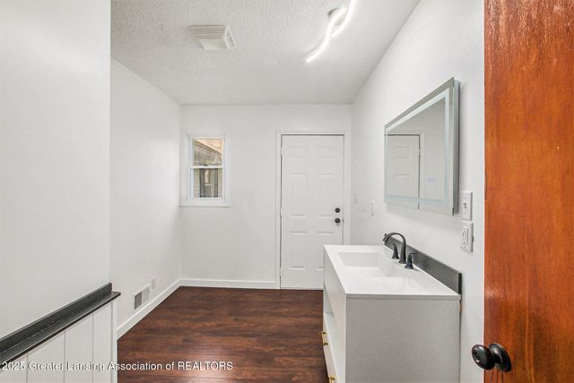 3614 Cooley Drive, Lansing, MI 48911