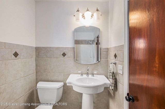 3614 Cooley Drive, Lansing, MI 48911