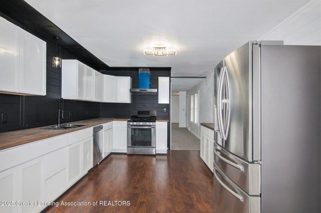 3614 Cooley Drive, Lansing, MI 48911