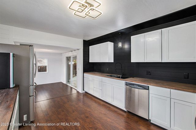 3614 Cooley Drive, Lansing, MI 48911