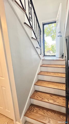 2 Heather Road, Hamden, CT 06518