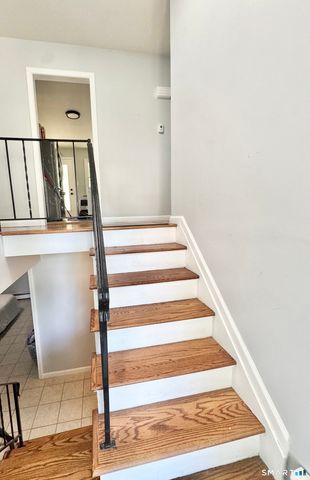 2 Heather Road, Hamden, CT 06518