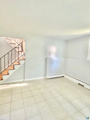 2 Heather Road, Hamden, CT 06518
