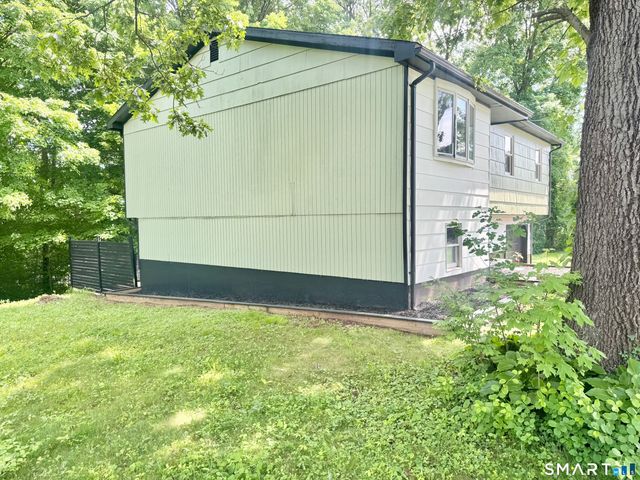 2 Heather Road, Hamden, CT 06518