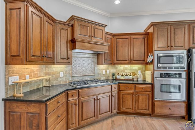 1138 SW New Forest DR, Topeka, KS 66604