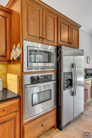 1138 SW New Forest DR, Topeka, KS 66604