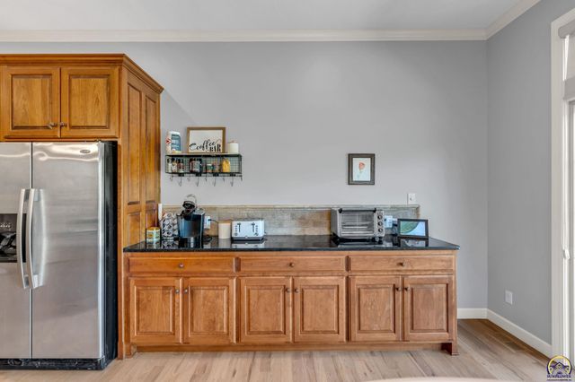 1138 SW New Forest DR, Topeka, KS 66604