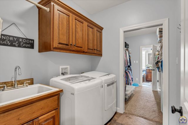 1138 SW New Forest DR, Topeka, KS 66604