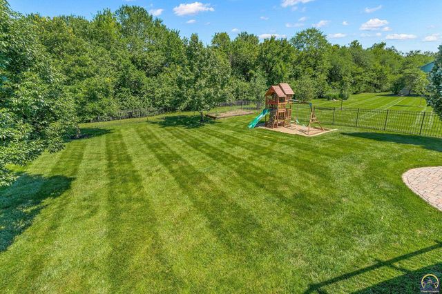1138 SW New Forest DR, Topeka, KS 66604