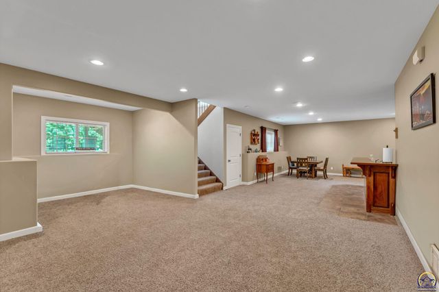 1138 SW New Forest DR, Topeka, KS 66604