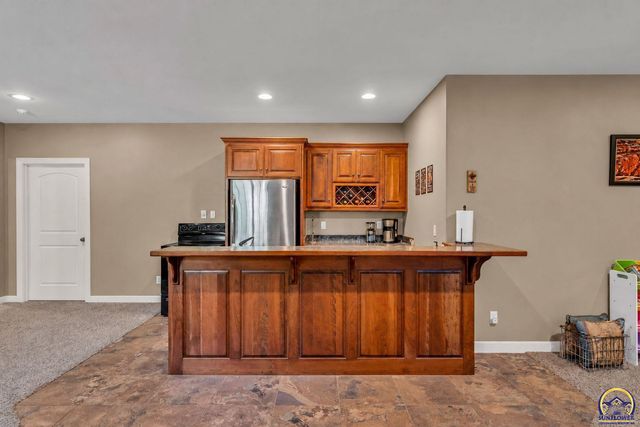 1138 SW New Forest DR, Topeka, KS 66604