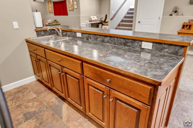 1138 SW New Forest DR, Topeka, KS 66604