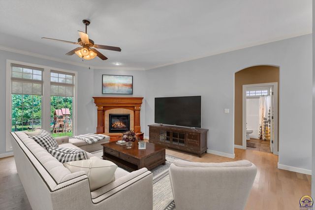 1138 SW New Forest DR, Topeka, KS 66604