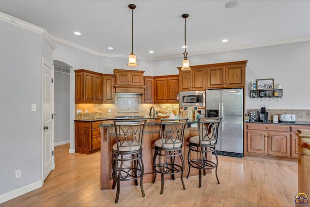 1138 SW New Forest DR, Topeka, KS 66604