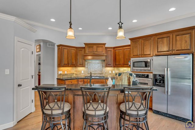 1138 SW New Forest DR, Topeka, KS 66604