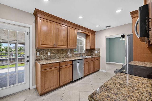416 SE Naranja Avenue, Port St. Lucie, FL 34983