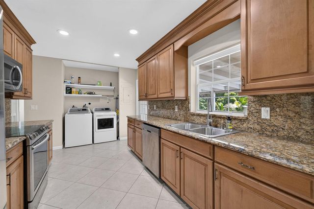416 SE Naranja Avenue, Port St. Lucie, FL 34983