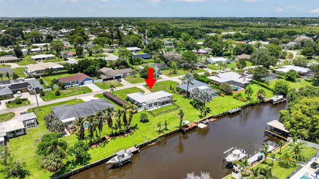 416 SE Naranja Avenue, Port St. Lucie, FL 34983