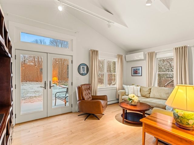 1828 Main St, Concord, MA 01742