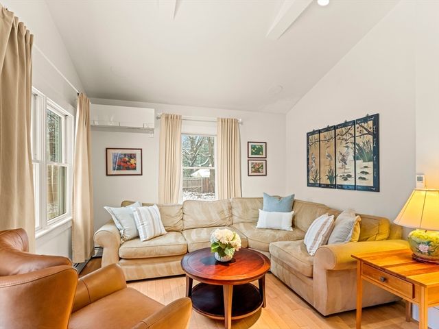 1828 Main St, Concord, MA 01742