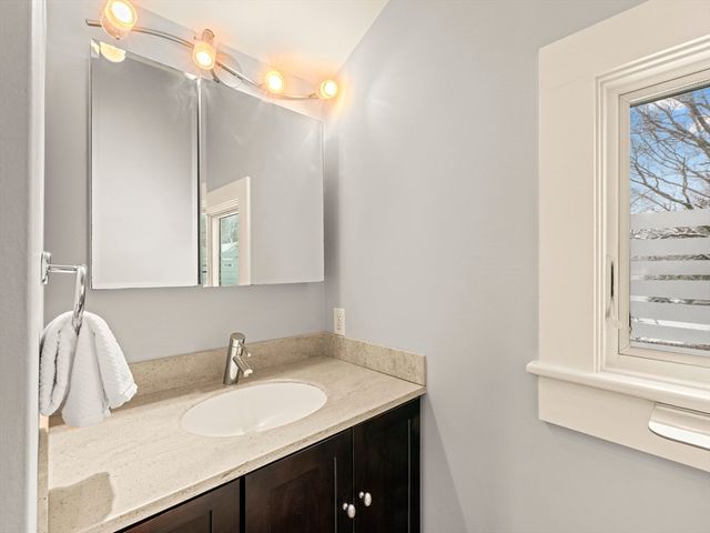 1828 Main St, Concord, MA 01742