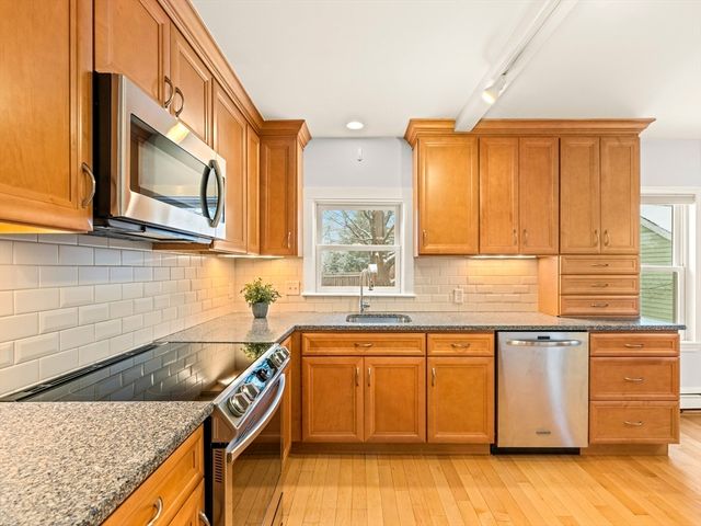 1828 Main St, Concord, MA 01742