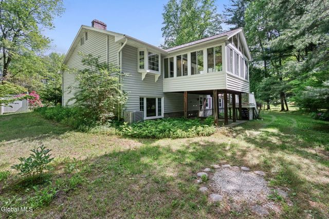 723 Grooms Road, Clifton Park, NY 12148