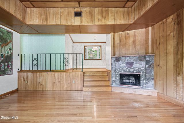 723 Grooms Road, Clifton Park, NY 12148