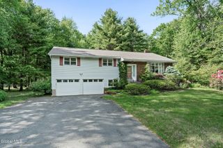 723 Grooms Road, Clifton Park, NY 12148
