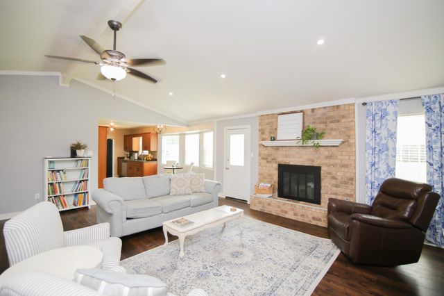 4208 Fitzgerald St, Marshall, TX 75672