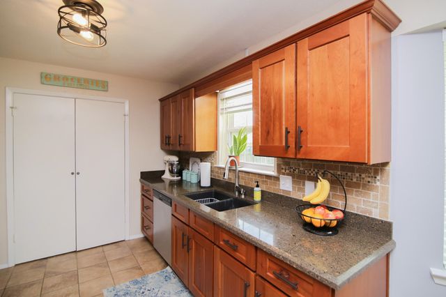 4208 Fitzgerald St, Marshall, TX 75672