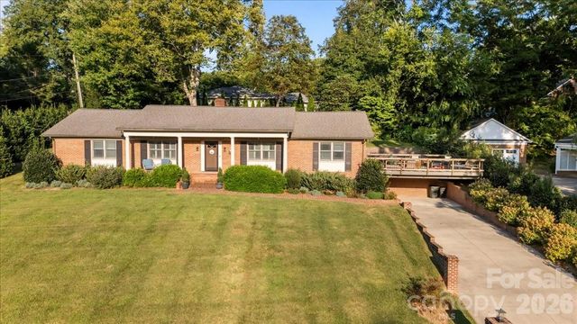 102 Hillside Lane, Morganton, NC 28655