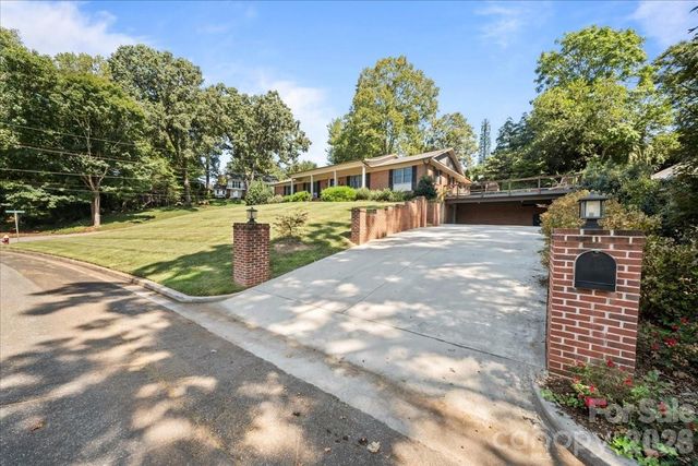 102 Hillside Lane, Morganton, NC 28655