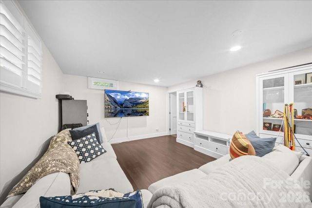 102 Hillside Lane, Morganton, NC 28655