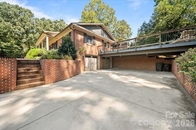 102 Hillside Lane, Morganton, NC 28655