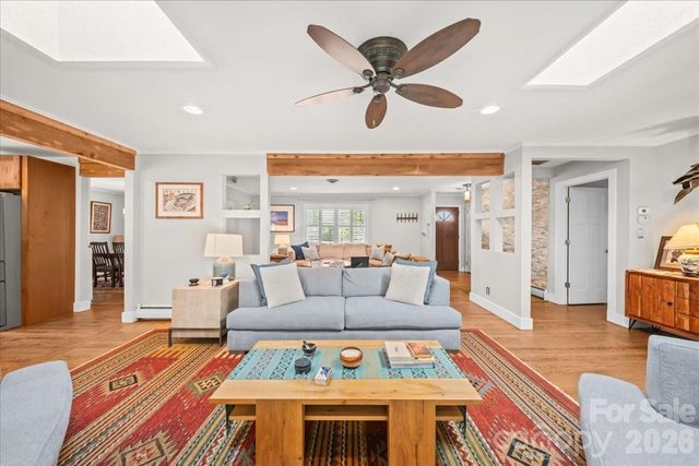 102 Hillside Lane, Morganton, NC 28655