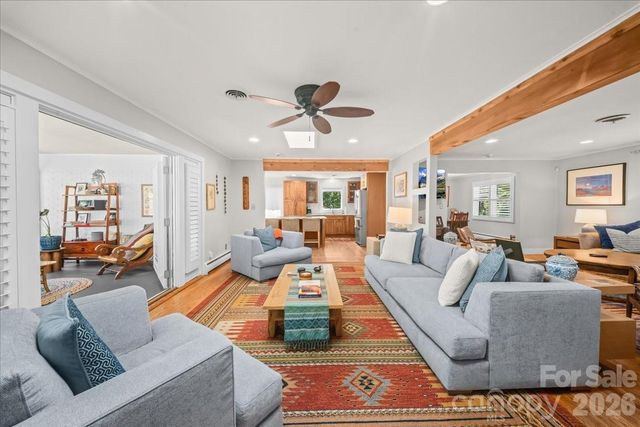 102 Hillside Lane, Morganton, NC 28655