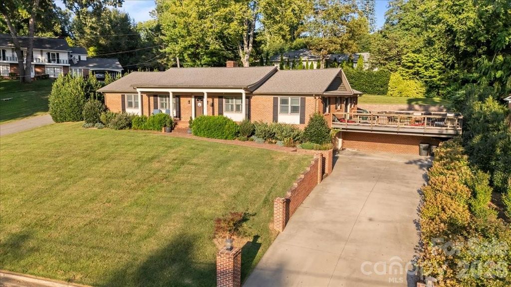 102 Hillside Lane, Morganton, NC 28655