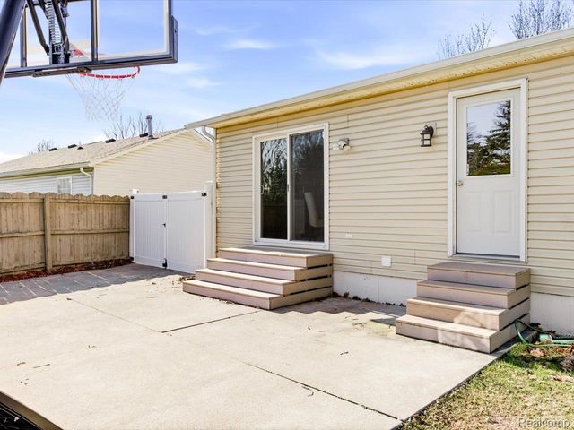 600 Applegate Drive, Marysville, MI 48040