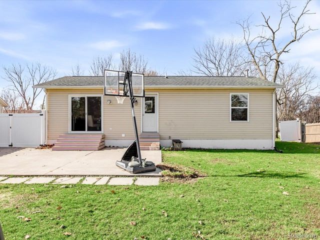 600 Applegate Drive, Marysville, MI 48040