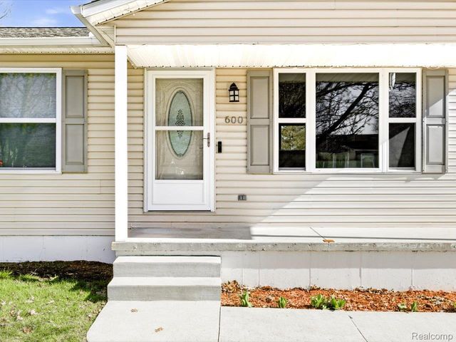 600 Applegate Drive, Marysville, MI 48040