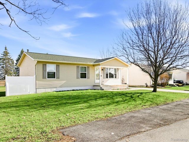 600 Applegate Drive, Marysville, MI 48040