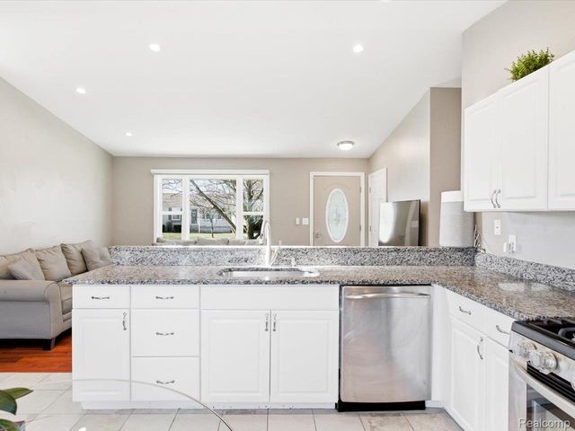 600 Applegate Drive, Marysville, MI 48040