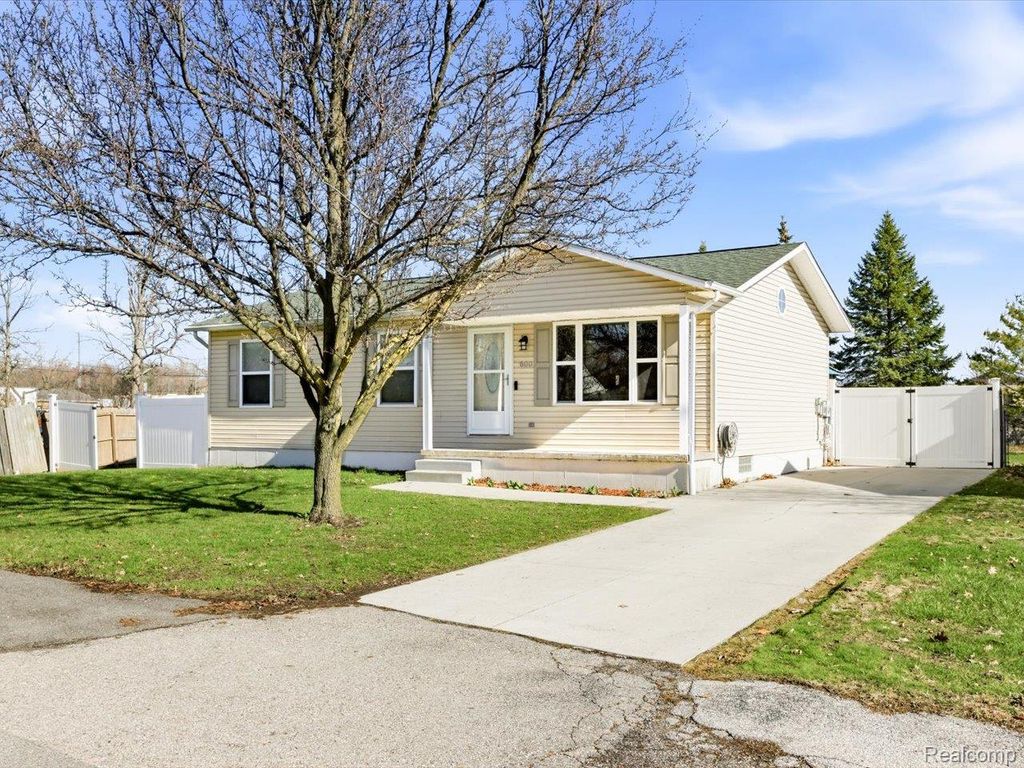 600 Applegate Drive, Marysville, MI 48040