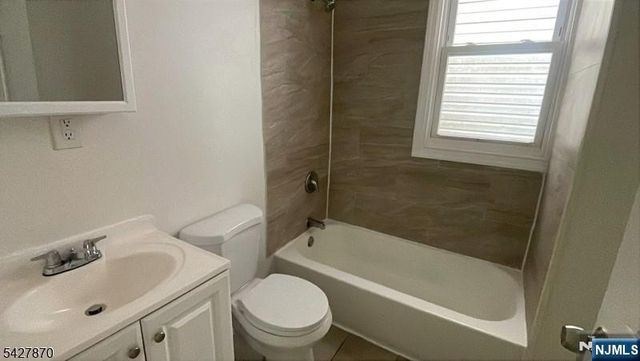 120 7th Street, Newark, NJ 07107